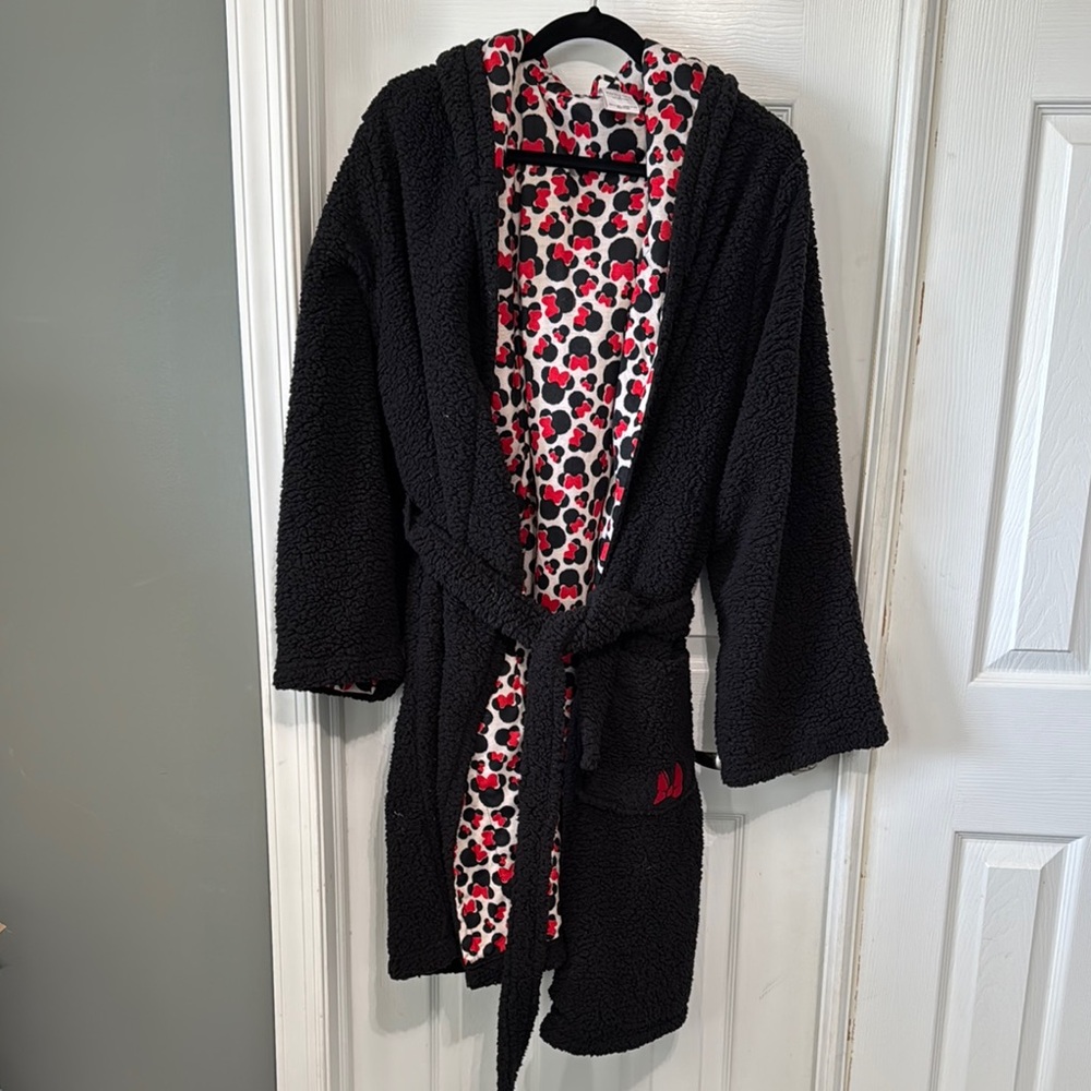 Minnie Mouse Hooded robe Disney Black and Red Plush Pajama Robe